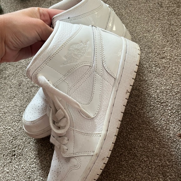 White Jordan’s - Picture 1 of 4
